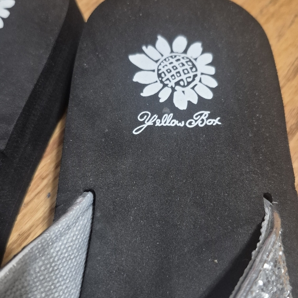 Yellow Box Black Sandals with Silver Glitter Straps Womens Size 9 - Picture 10 of 11